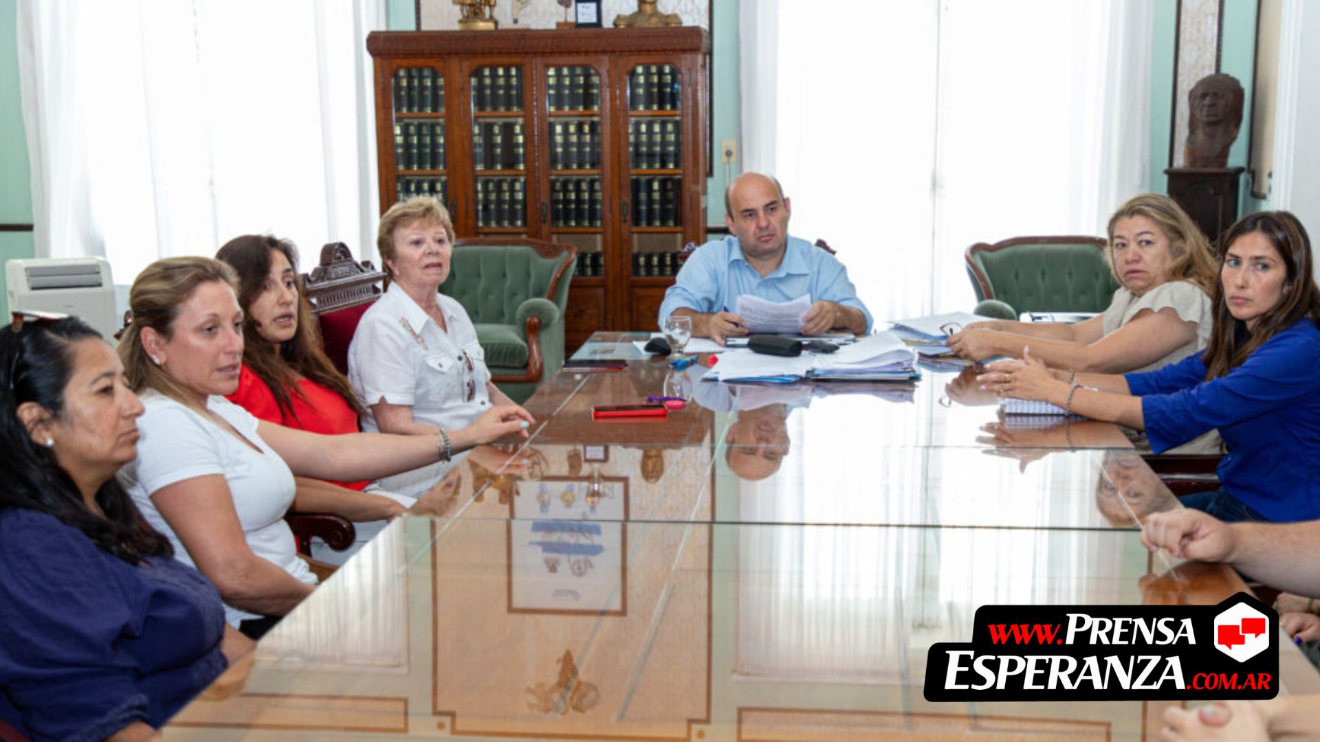 El municipio y AEPA coordinan acciones con familias de niños con autismo para profundizar la concientización sobre el uso de pirotecnia