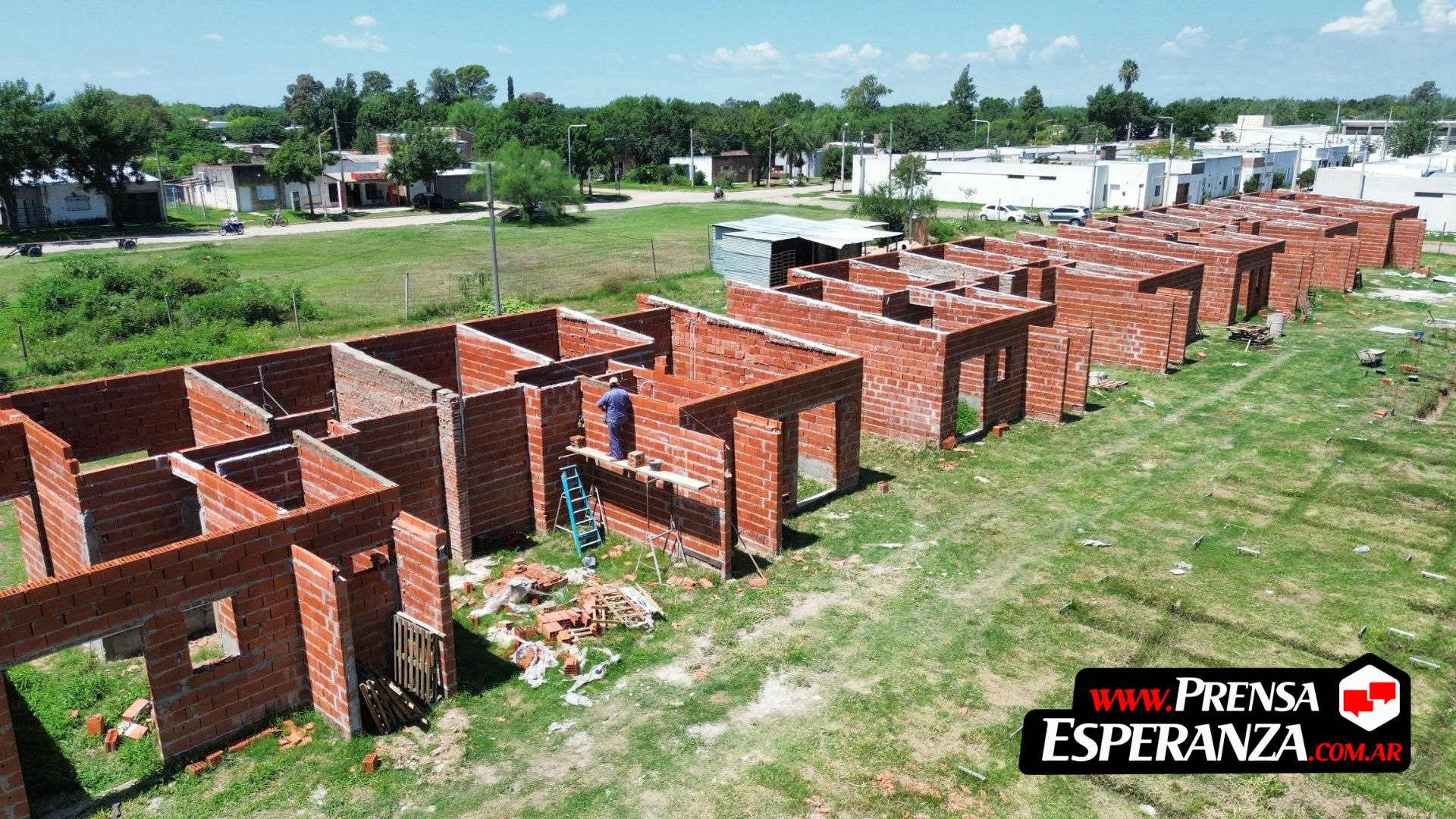 La Provincia avanza con la construcción de 14 viviendas en barrio La Orilla